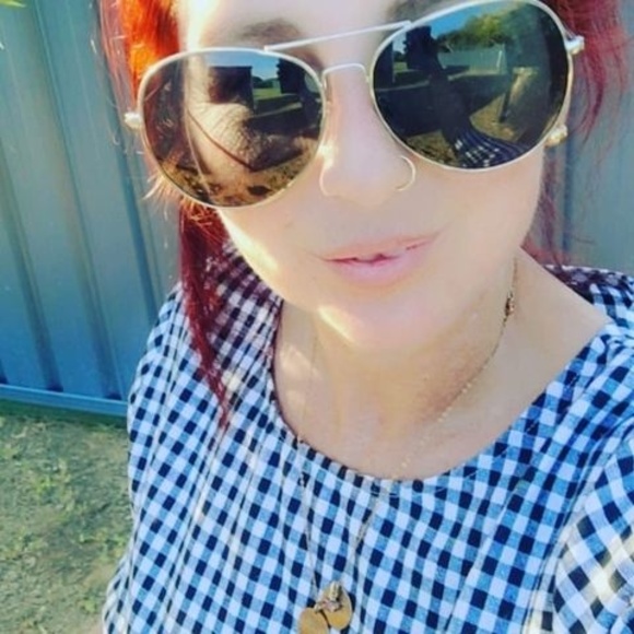 Meet your Posher, Lisa - Picture 1 of 1